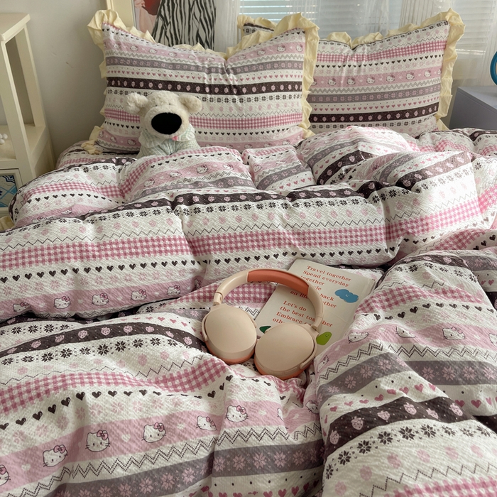 91家纺网 家纺一手货源 找家纺 迪梦姿家纺 2026新款高克重泡芙纱泡泡纱床盖款四件套系列 猫咪集粉