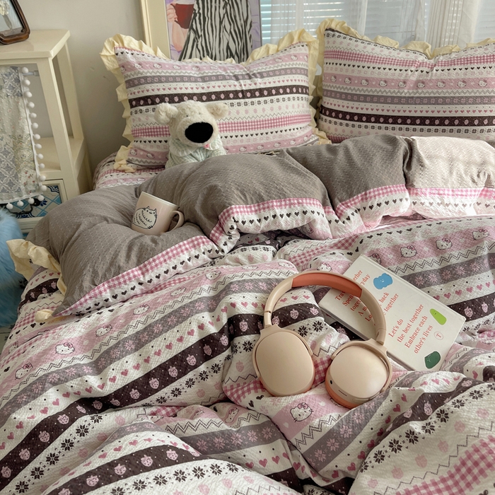 91家纺网 家纺一手货源 找家纺 迪梦姿家纺 2026新款高克重泡芙纱泡泡纱床盖款四件套系列 猫咪集粉