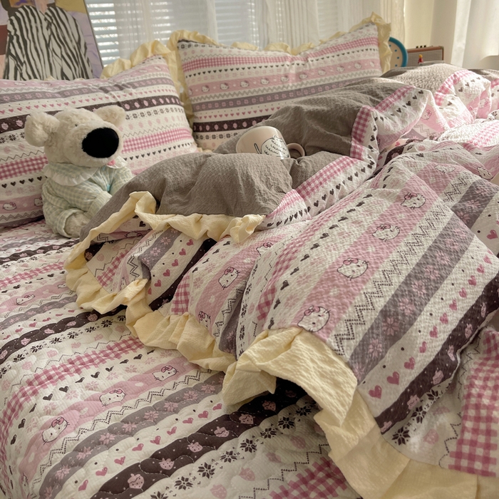 91家纺网 家纺一手货源 找家纺 迪梦姿家纺 2026新款高克重泡芙纱泡泡纱床盖款四件套系列 猫咪集粉