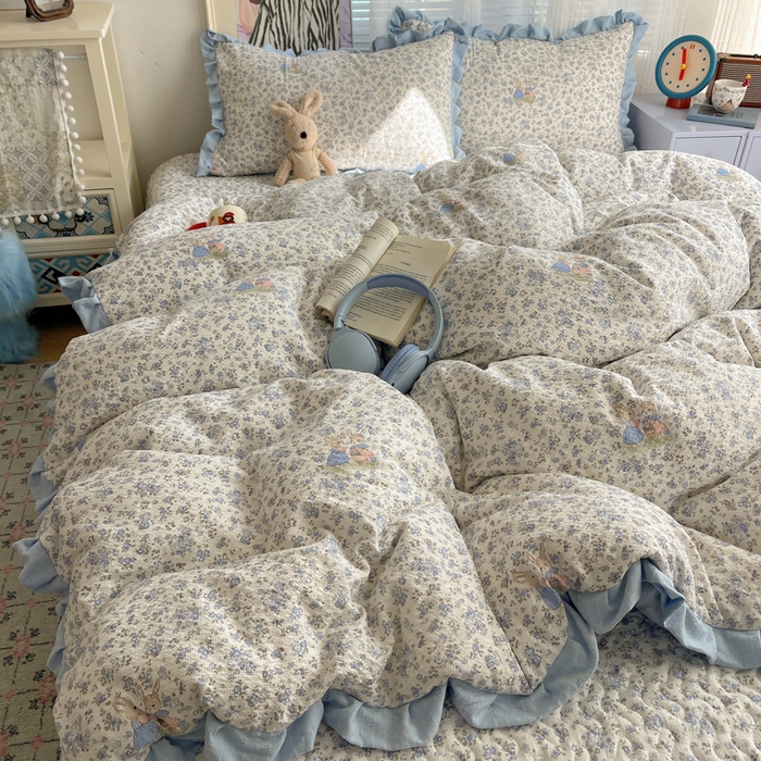 91家纺网 家纺一手货源 找家纺 迪梦姿家纺 2026新款高克重泡芙纱泡泡纱床盖款四件套系列 兔仔花田