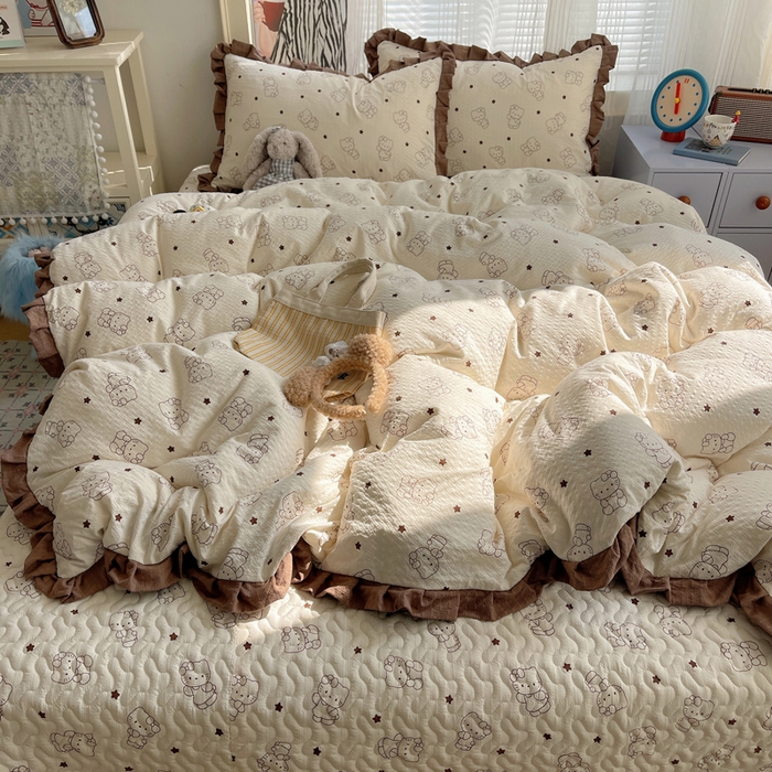 91家纺网 家纺一手货源 找家纺 迪梦姿家纺 2026新款高克重泡芙纱泡泡纱床盖款四件套系列 描线小猫咖