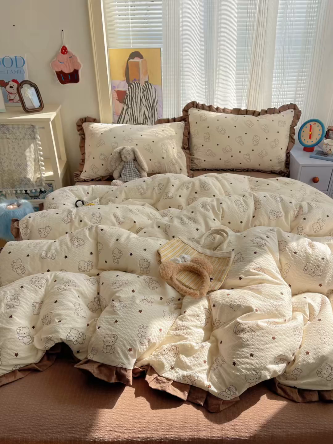 91家纺网 家纺一手货源 找家纺 迪梦姿家纺 2026新款高克重泡芙纱泡泡纱床盖款四件套系列 描线小猫咖