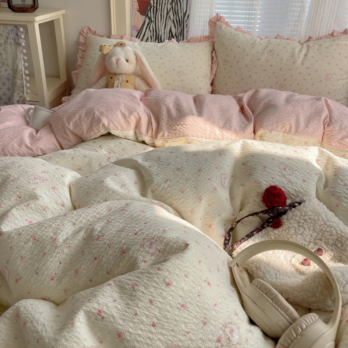 91家纺网 家纺一手货源 找家纺 迪梦姿家纺 2026新款高克重泡芙纱泡泡纱床单款四件套系列 春日甜桃心米