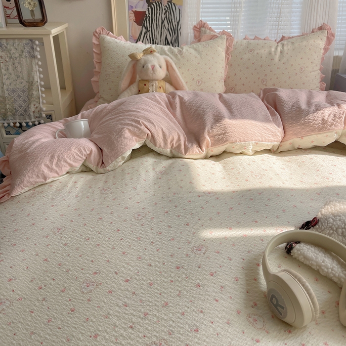 91家纺网 家纺一手货源 找家纺 迪梦姿家纺 2026新款高克重泡芙纱泡泡纱床单款四件套系列 春日甜桃心米