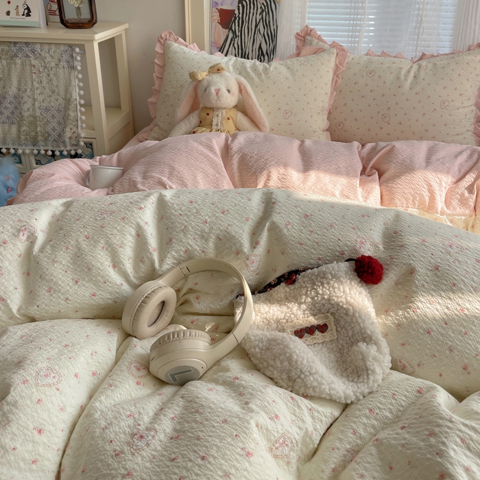 91家纺网 家纺一手货源 找家纺 迪梦姿家纺 2026新款高克重泡芙纱泡泡纱床单款四件套系列 春日甜桃心米