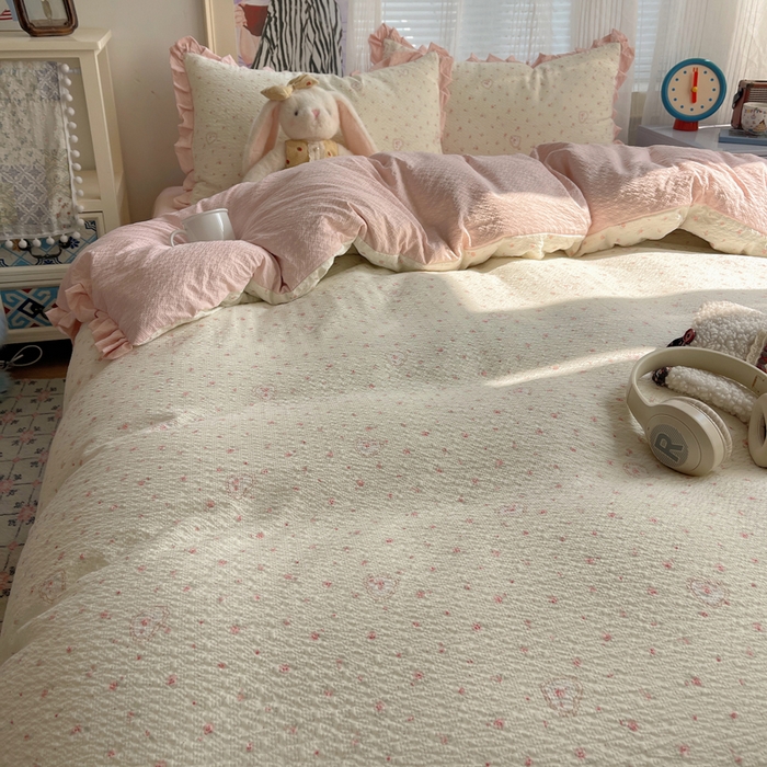 91家纺网 家纺一手货源 找家纺 迪梦姿家纺 2026新款高克重泡芙纱泡泡纱床单款四件套系列 春日甜桃心米