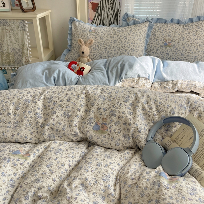 91家纺网 家纺一手货源 找家纺 迪梦姿家纺 2026新款高克重泡芙纱泡泡纱床单款四件套系列 兔仔花田