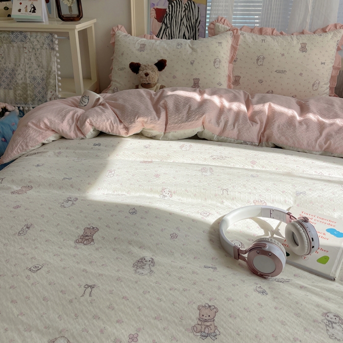 91家纺网 家纺一手货源 找家纺 迪梦姿家纺 2026新款高克重泡芙纱泡泡纱床单款四件套系列 悦悦小兔