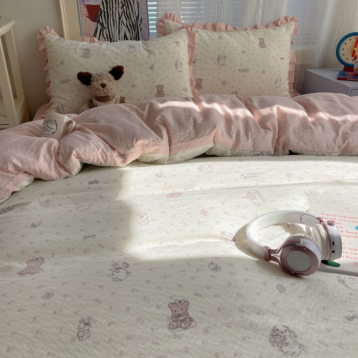 91家纺网 家纺一手货源 找家纺 迪梦姿家纺 2026新款高克重泡芙纱泡泡纱床单款四件套系列 悦悦小兔