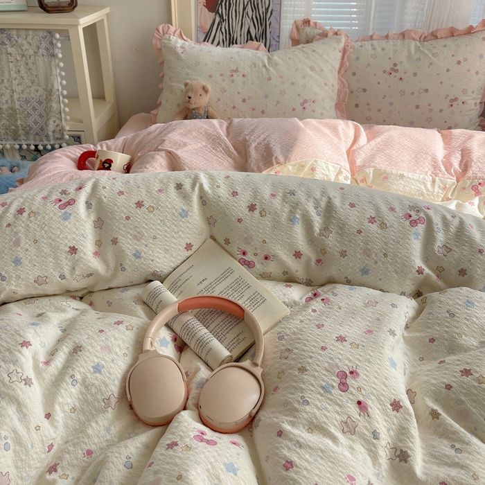 91家纺网 家纺一手货源 找家纺 迪梦姿家纺 2026新款高克重泡芙纱泡泡纱床单款四件套系列 躲猫猫