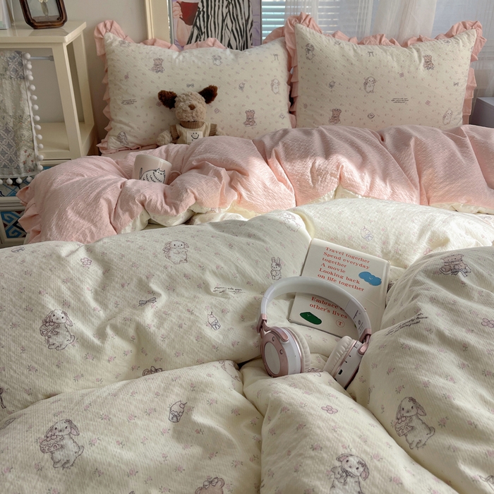 91家纺网 家纺一手货源 找家纺 迪梦姿家纺 2026新款高克重泡芙纱泡泡纱床单款四件套系列 悦悦小兔