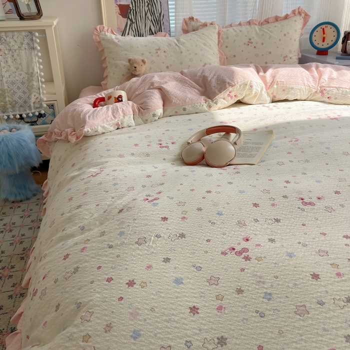 91家纺网 家纺一手货源 找家纺 迪梦姿家纺 2026新款高克重泡芙纱泡泡纱床单款四件套系列 躲猫猫