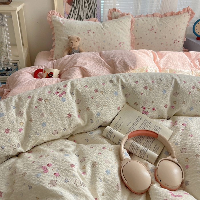 91家纺网 家纺一手货源 找家纺 迪梦姿家纺 2026新款高克重泡芙纱泡泡纱床单款四件套系列 躲猫猫