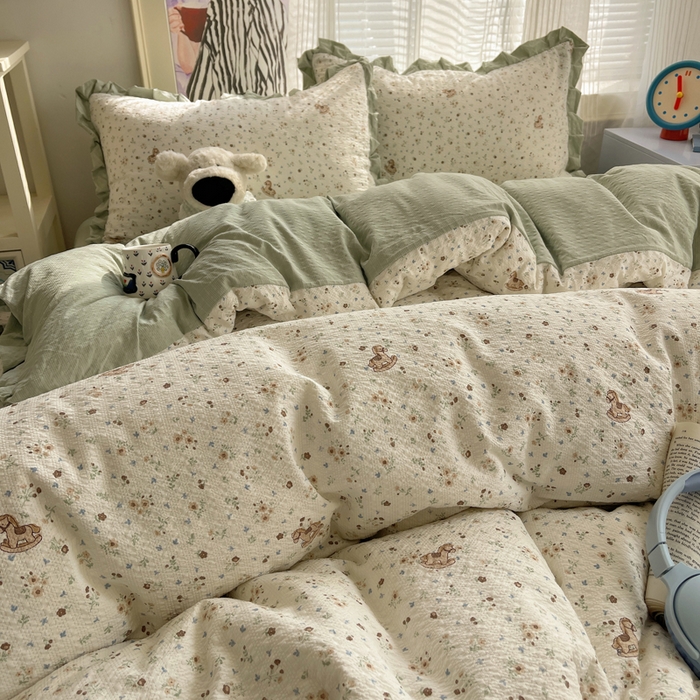 91家纺网 家纺一手货源 找家纺 迪梦姿家纺 2026新款高克重泡芙纱泡泡纱床单款四件套系列 木马小花团