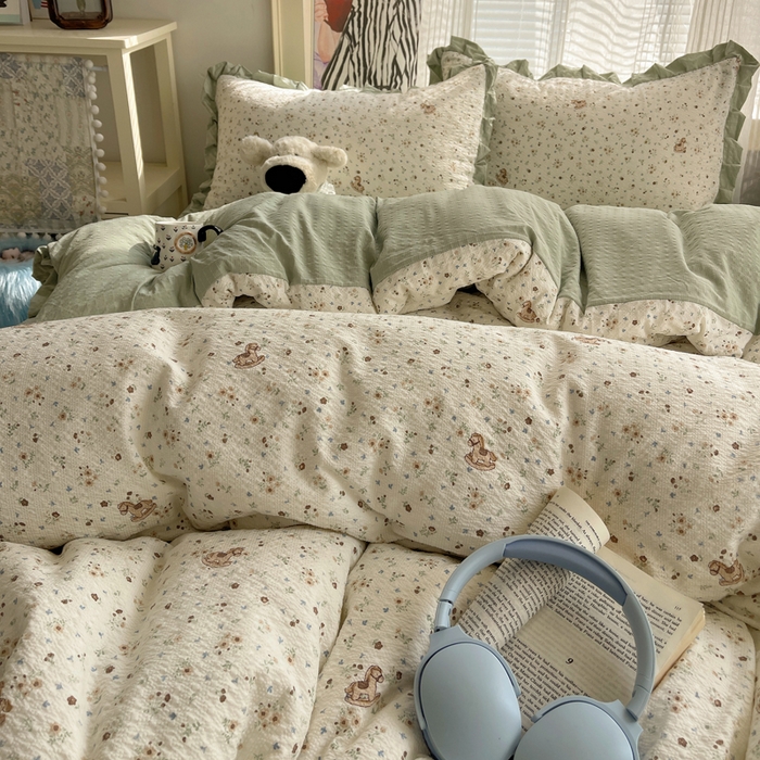 91家纺网 家纺一手货源 找家纺 迪梦姿家纺 2026新款高克重泡芙纱泡泡纱床单款四件套系列 木马小花团