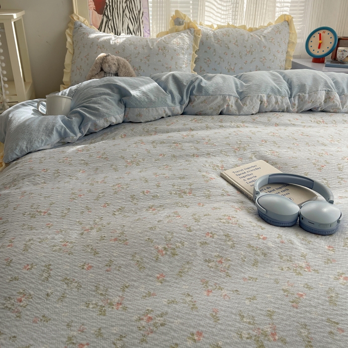 91家纺网 家纺一手货源 找家纺 迪梦姿家纺 2026新款高克重泡芙纱泡泡纱床单款四件套系列 浅沙花影蓝