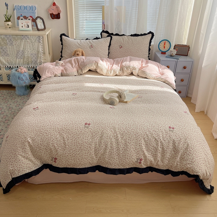 91家纺网 家纺一手货源 找家纺 迪梦姿家纺 2026新款高克重泡芙纱泡泡纱床单款四件套系列 莓系花伐