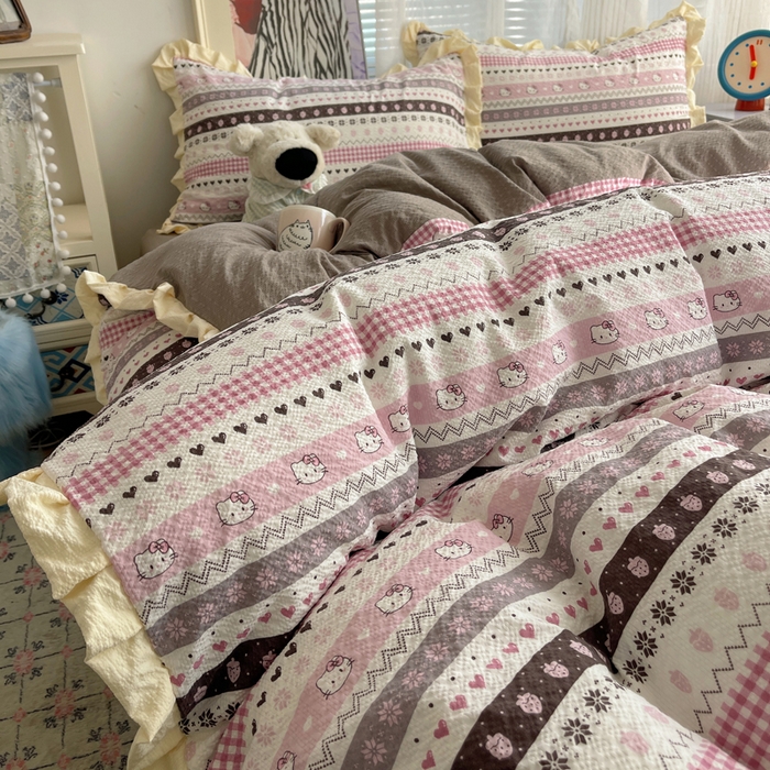 91家纺网 家纺一手货源 找家纺 迪梦姿家纺 2026新款高克重泡芙纱泡泡纱床单款四件套系列 猫咪集粉