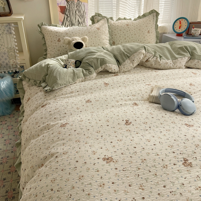 91家纺网 家纺一手货源 找家纺 迪梦姿家纺 2026新款高克重泡芙纱泡泡纱床单款四件套系列 木马小花团