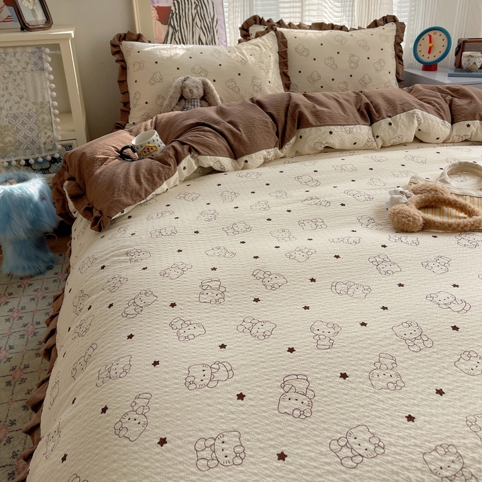 91家纺网 家纺一手货源 找家纺 迪梦姿家纺 2026新款高克重泡芙纱泡泡纱床单款四件套系列 描线小猫咖