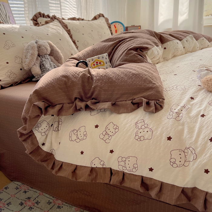 91家纺网 家纺一手货源 找家纺 迪梦姿家纺 2026新款高克重泡芙纱泡泡纱床单款四件套系列 描线小猫咖