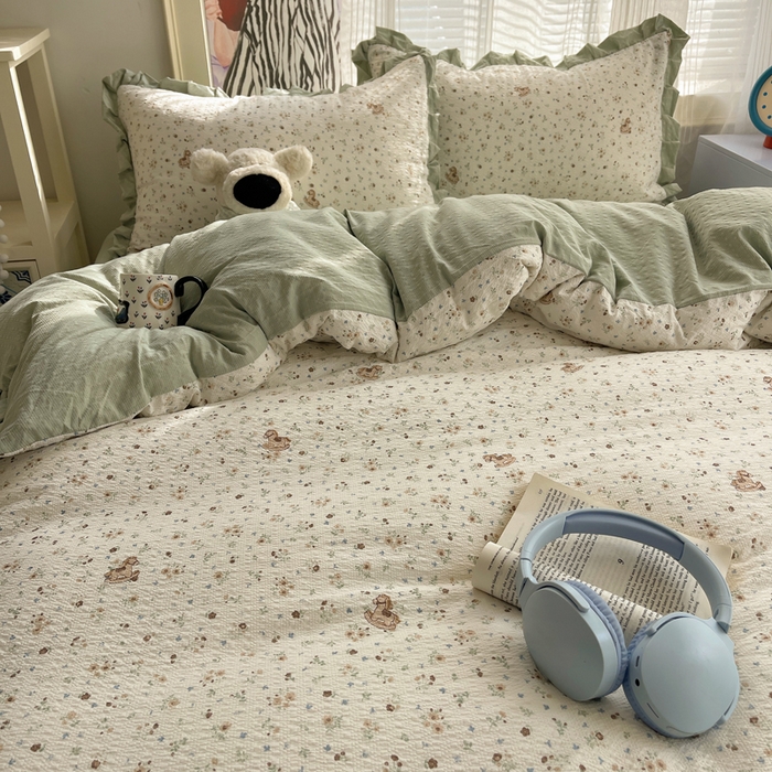 91家纺网 家纺一手货源 找家纺 迪梦姿家纺 2026新款高克重泡芙纱泡泡纱床单款四件套系列 木马小花团