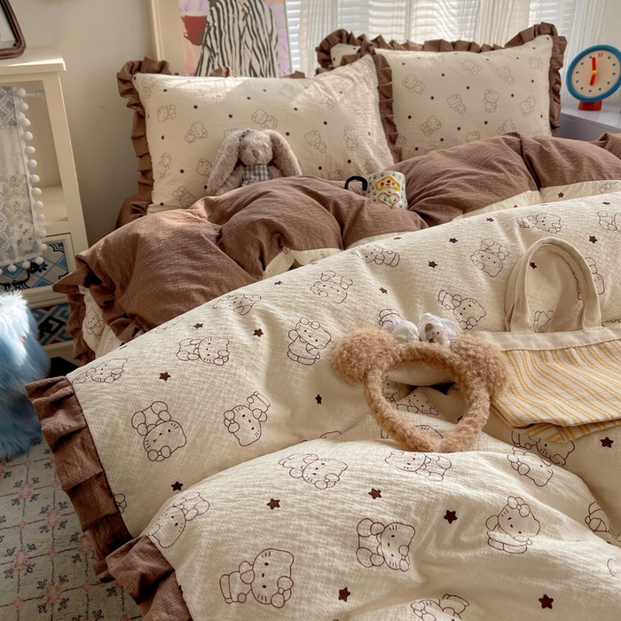 91家纺网 家纺一手货源 找家纺 迪梦姿家纺 2026新款高克重泡芙纱泡泡纱床单款四件套系列 描线小猫咖