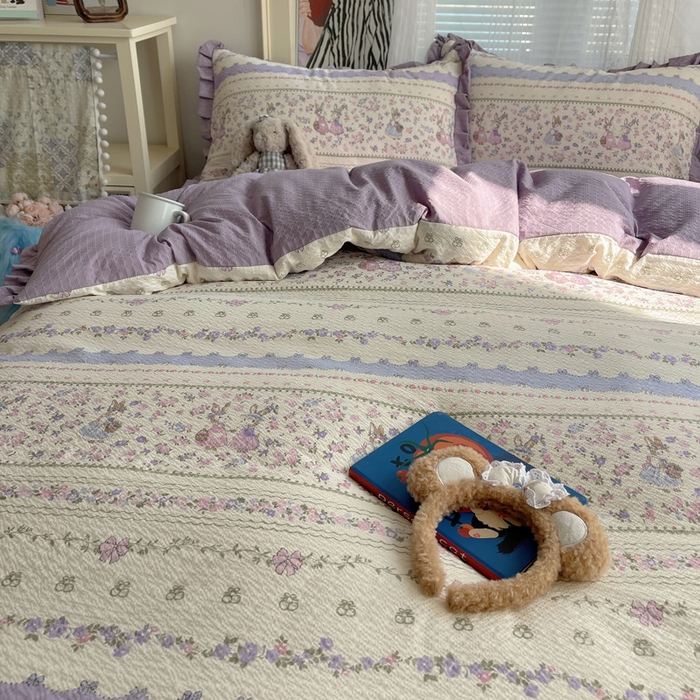 91家纺网 家纺一手货源 找家纺 迪梦姿家纺 2026新款高克重泡芙纱泡泡纱床单款四件套系列 小兔裙边