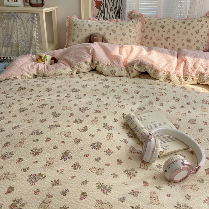 91家纺网 家纺一手货源 找家纺 迪梦姿家纺 2026新款高克重泡芙纱泡泡纱床单款四件套系列 花野兔眠