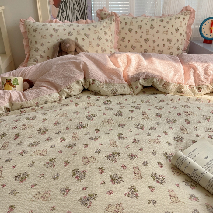 91家纺网 家纺一手货源 找家纺 迪梦姿家纺 2026新款高克重泡芙纱泡泡纱床单款四件套系列 花野兔眠