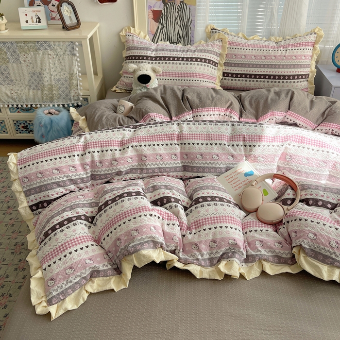 91家纺网 家纺一手货源 找家纺 迪梦姿家纺 2026新款高克重泡芙纱泡泡纱床单款四件套系列 猫咪集粉