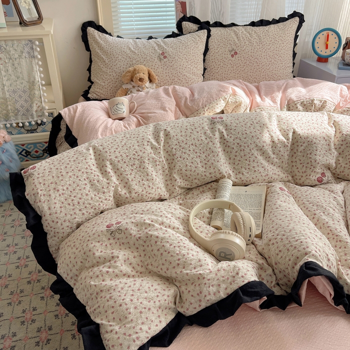 91家纺网 家纺一手货源 找家纺 迪梦姿家纺 2026新款高克重泡芙纱泡泡纱床单款四件套系列 莓系花伐