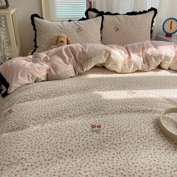 91家纺网 家纺一手货源 找家纺 迪梦姿家纺 2026新款高克重泡芙纱泡泡纱床单款四件套系列 莓系花伐