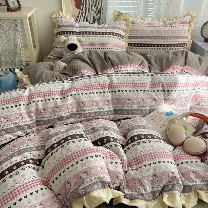 91家纺网 家纺一手货源 找家纺 迪梦姿家纺 2026新款高克重泡芙纱泡泡纱床单款四件套系列 猫咪集粉