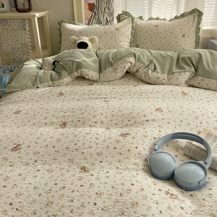 91家纺网 家纺一手货源 找家纺 迪梦姿家纺 2026新款高克重泡芙纱泡泡纱床单款四件套系列 木马小花团