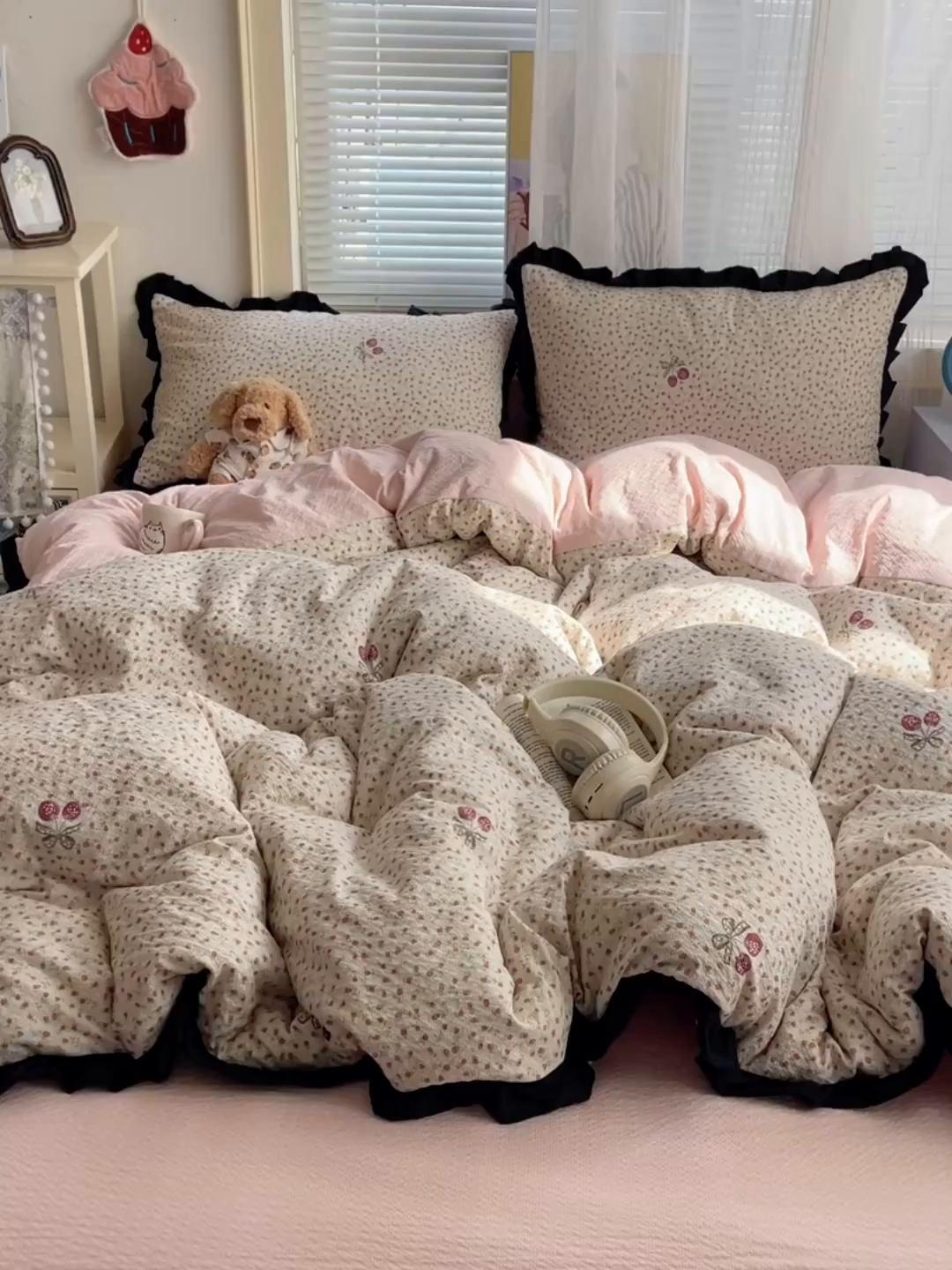 91家纺网 家纺一手货源 找家纺 迪梦姿家纺 2026新款高克重泡芙纱泡泡纱床单款四件套系列 莓系花伐