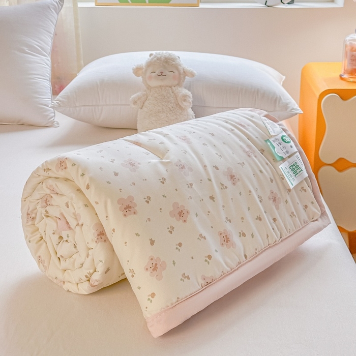 91家纺网 家纺一手货源 找家纺 爱宝被业 2026新款A类水洗棉新疆棉花夏被夏凉被 爱莎花园