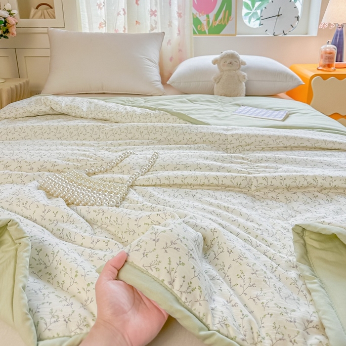 91家纺网 家纺一手货源 找家纺 爱宝被业 2026新款A类水洗棉新疆棉花夏被夏凉被 春风拂面