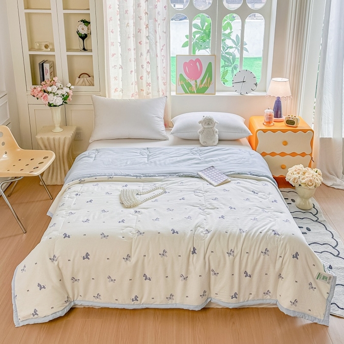 91家纺网 家纺一手货源 找家纺 爱宝被业 2026新款A类水洗棉新疆棉花夏被夏凉被 蓝格马