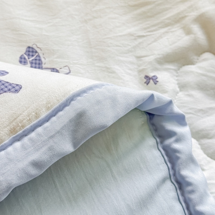 91家纺网 家纺一手货源 找家纺 爱宝被业 2026新款A类水洗棉新疆棉花夏被夏凉被 蓝格马