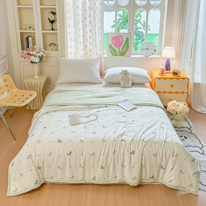 91家纺网 家纺一手货源 找家纺 爱宝被业 2026新款A类水洗棉新疆棉花夏被夏凉被 绿格马