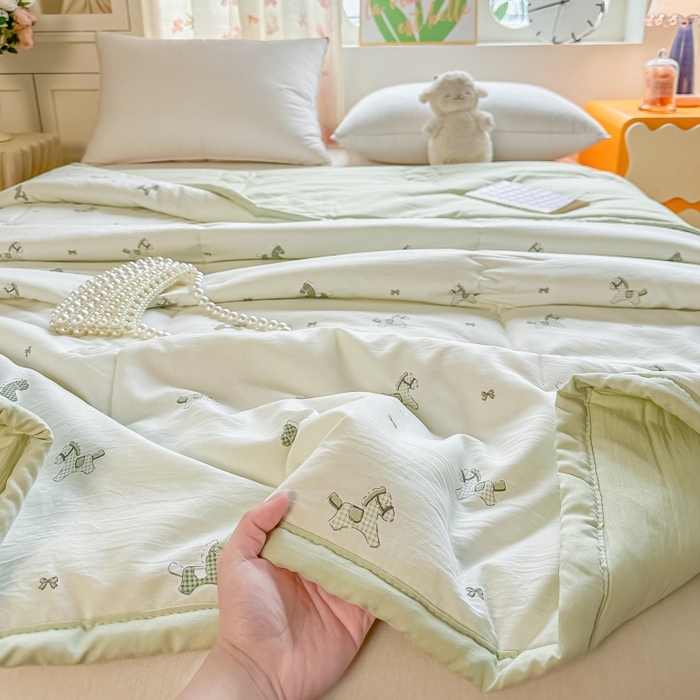 91家纺网 家纺一手货源 找家纺 爱宝被业 2026新款A类水洗棉新疆棉花夏被夏凉被 绿格马