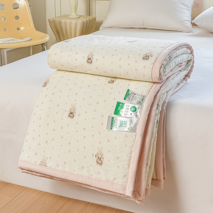 91家纺网 家纺一手货源 找家纺 爱宝被业 2026新款A类水洗棉新疆棉花夏被夏凉被 萝卜兔