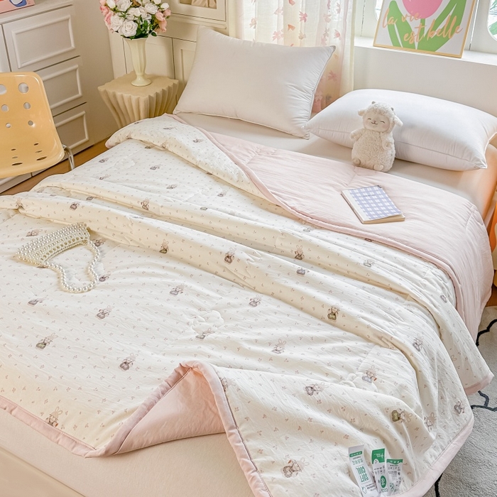 91家纺网 家纺一手货源 找家纺 爱宝被业 2026新款A类水洗棉新疆棉花夏被夏凉被 萝卜兔