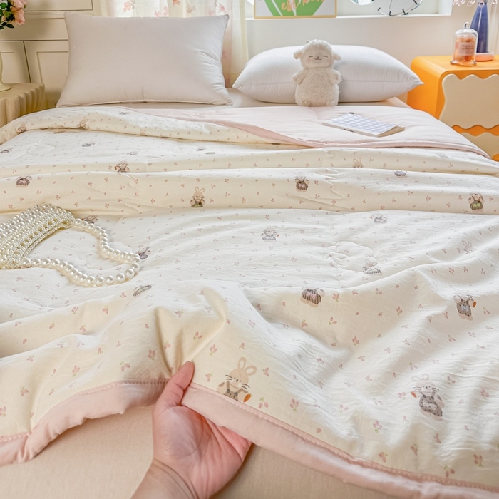 91家纺网 家纺一手货源 找家纺 爱宝被业 2026新款A类水洗棉新疆棉花夏被夏凉被 萝卜兔