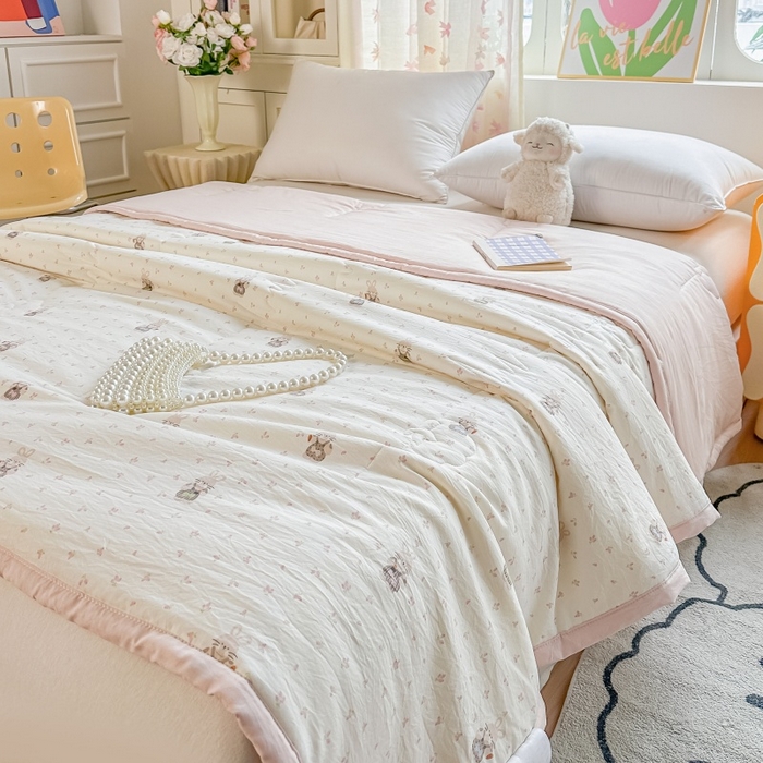 91家纺网 家纺一手货源 找家纺 爱宝被业 2026新款A类水洗棉新疆棉花夏被夏凉被 萝卜兔