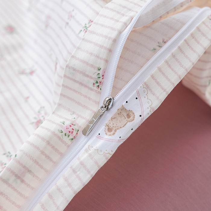 91家纺网 家纺一手货源 找家纺 绫韵家纺 2026新款13372全棉ins小碎花纯棉田园风床单床笠四件套系绳蝴蝶结系列二 碎花小熊