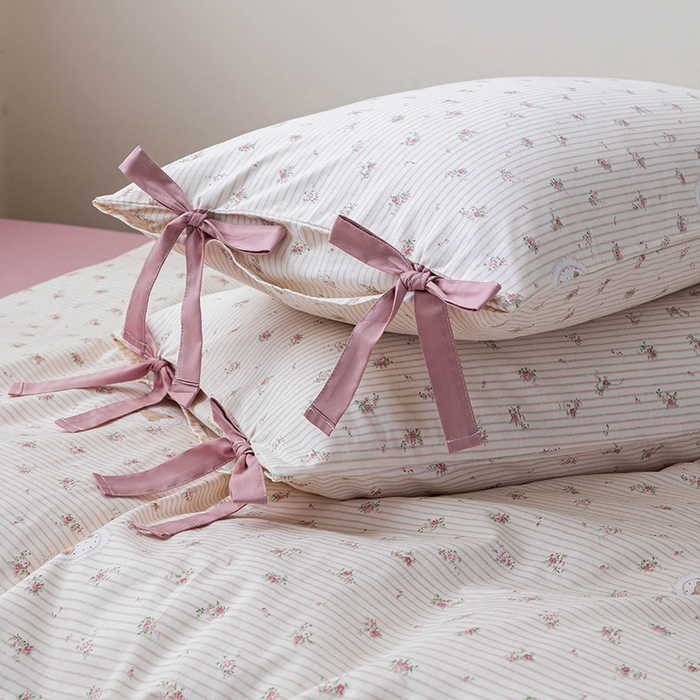 91家纺网 家纺一手货源 找家纺 绫韵家纺 2026新款13372全棉ins小碎花纯棉田园风床单床笠四件套系绳蝴蝶结系列二 碎花小熊