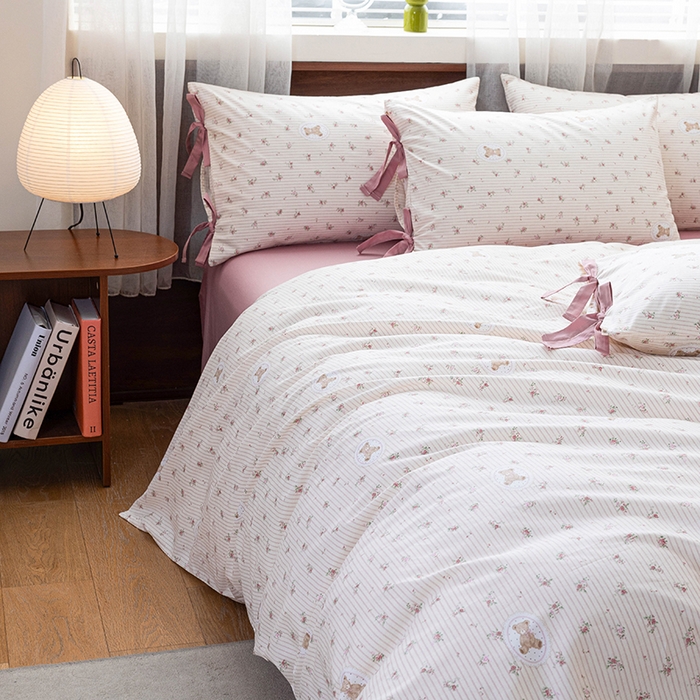 91家纺网 家纺一手货源 找家纺 绫韵家纺 2026新款13372全棉ins小碎花纯棉田园风床单床笠四件套系绳蝴蝶结系列二 碎花小熊