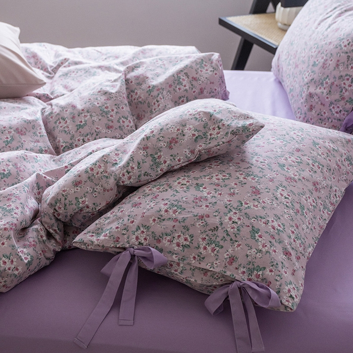 91家纺网 家纺一手货源 找家纺 绫韵家纺 2026新款13372全棉ins小碎花纯棉田园风床单床笠四件套系绳蝴蝶结系列二 蔓春-风信紫